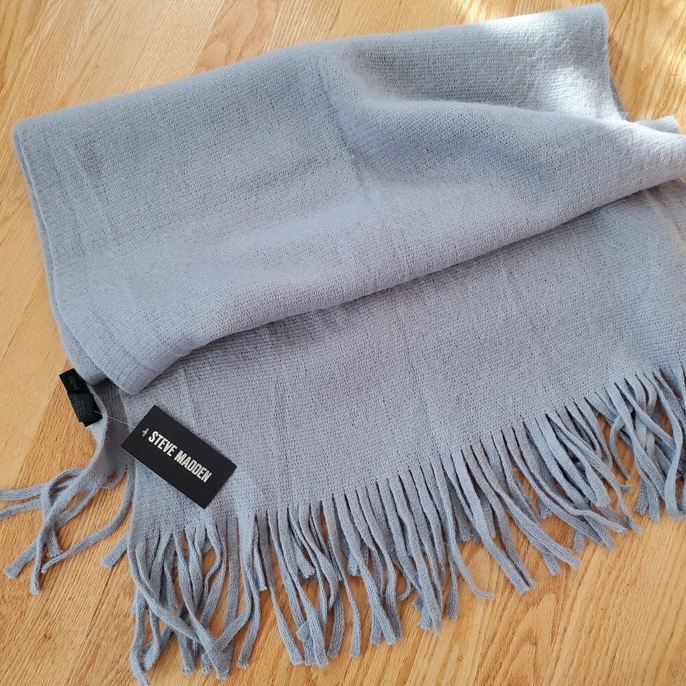 NWT Steve Madden SuperSoft Fringe‎ Lightweight fluffy blanket Scarf Fringe Grey